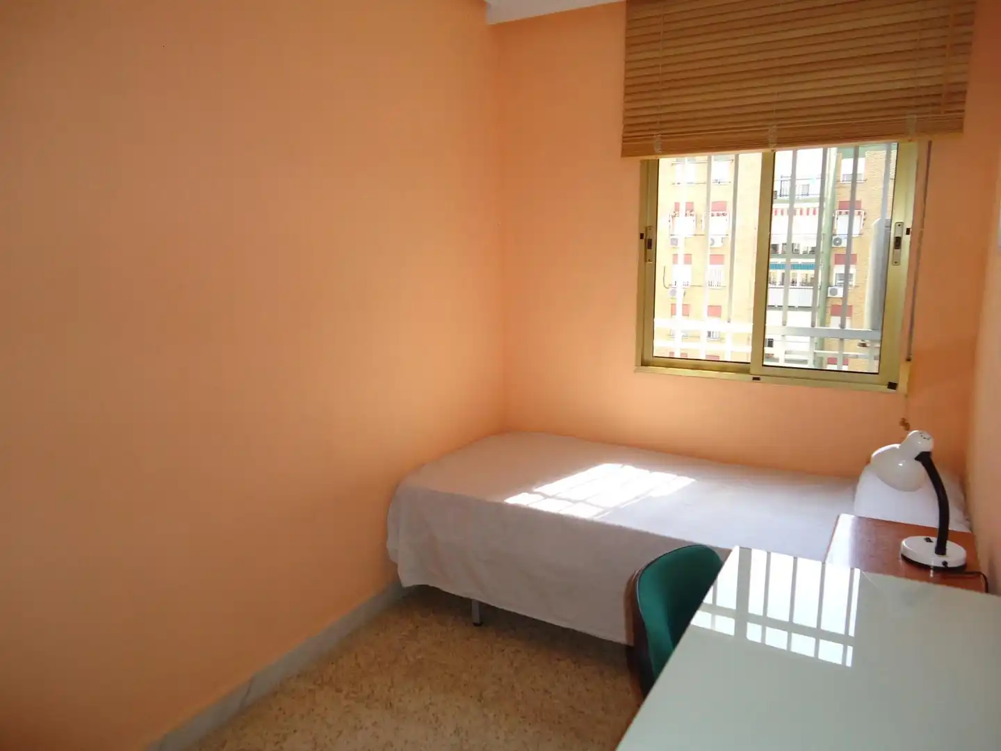 Habitación de Piso en venta en Montequinto con Aire acondicionado, Terraza y Amueblado