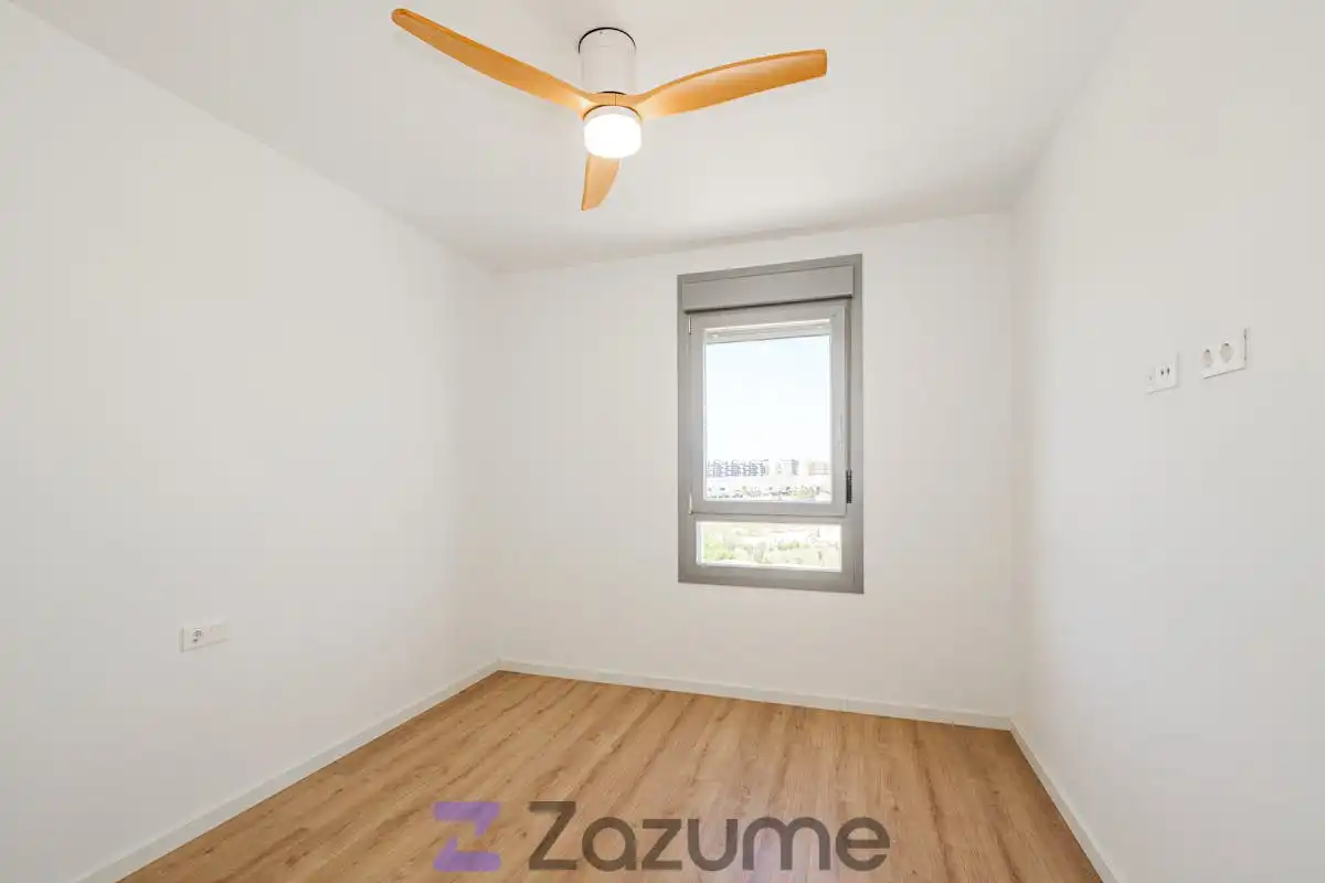 Schlafzimmer von Wohnung zur Miete in Dos Hermanas mit Klimaanlage, Heizung und Privatgarten