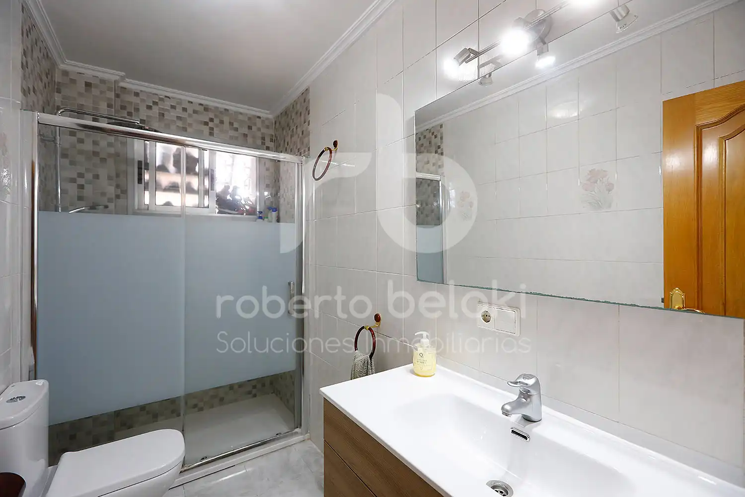 Bathroom of Flat for sale in Pinar - Anaka - Belaskoenea