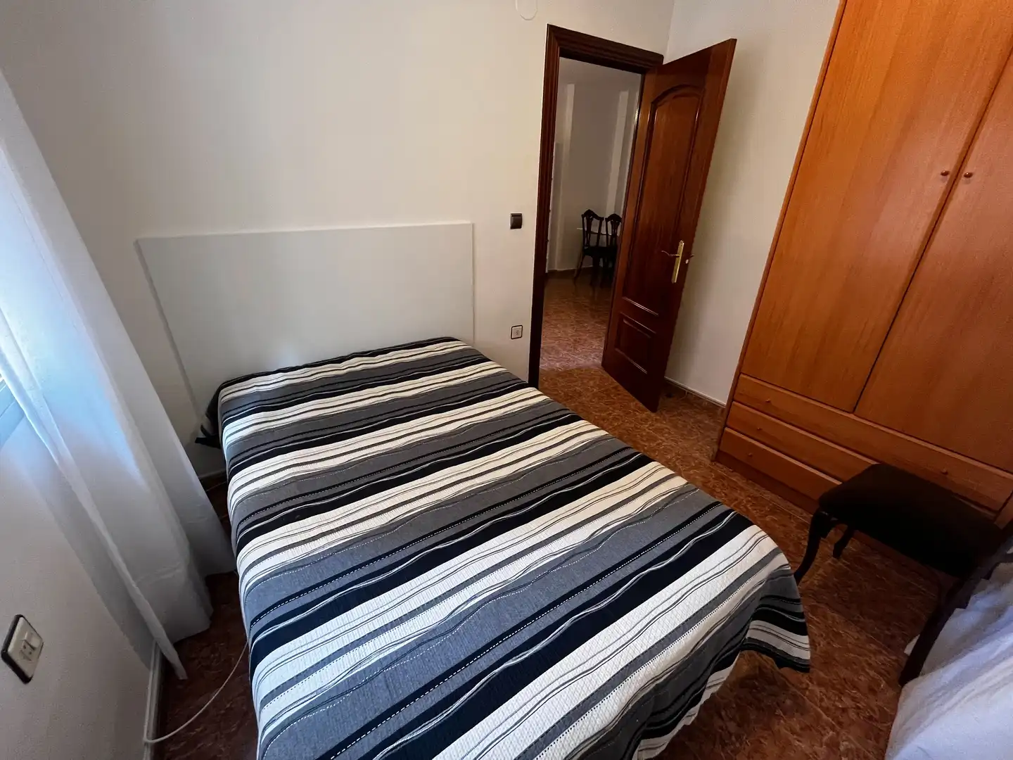Habitación de Piso de alquiler en Granada con Aire acondicionado, Terraza y Amueblado