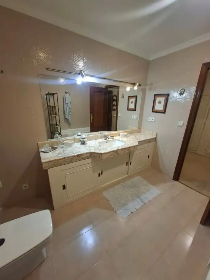 Bany de Pis en venda en Vitoria - Gasteiz amb Calefacció, Parquet i Terrassa