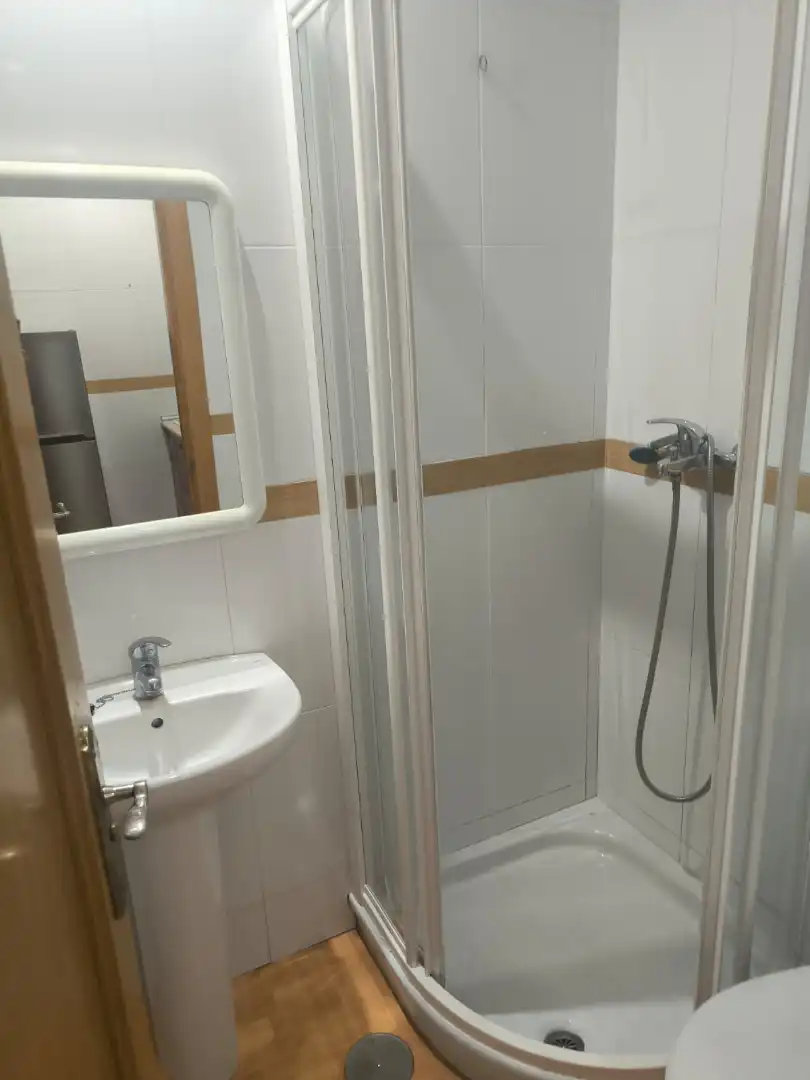 Badezimmer von Wohnung zur Miete in Madrid mit Klimaanlage, Heizung und Parkett