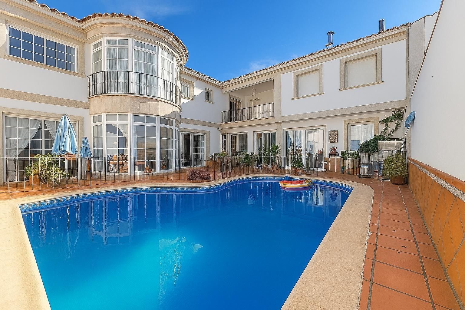 Piscina de Casa o xalet en venda en Domeño amb Aire condicionat, Calefacció i Terrassa