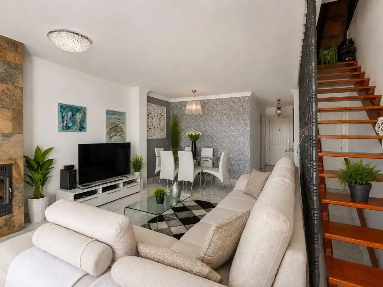 Sala de estar de Casa adosada en venta en Estepona con Aire acondicionado