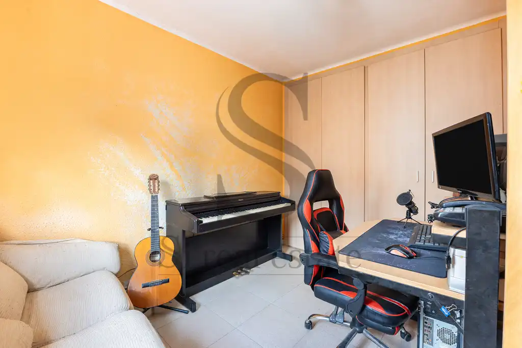 Schlafzimmer von Dachboden zum Verkauf in Barcelona mit Klimaanlage und Terrasse