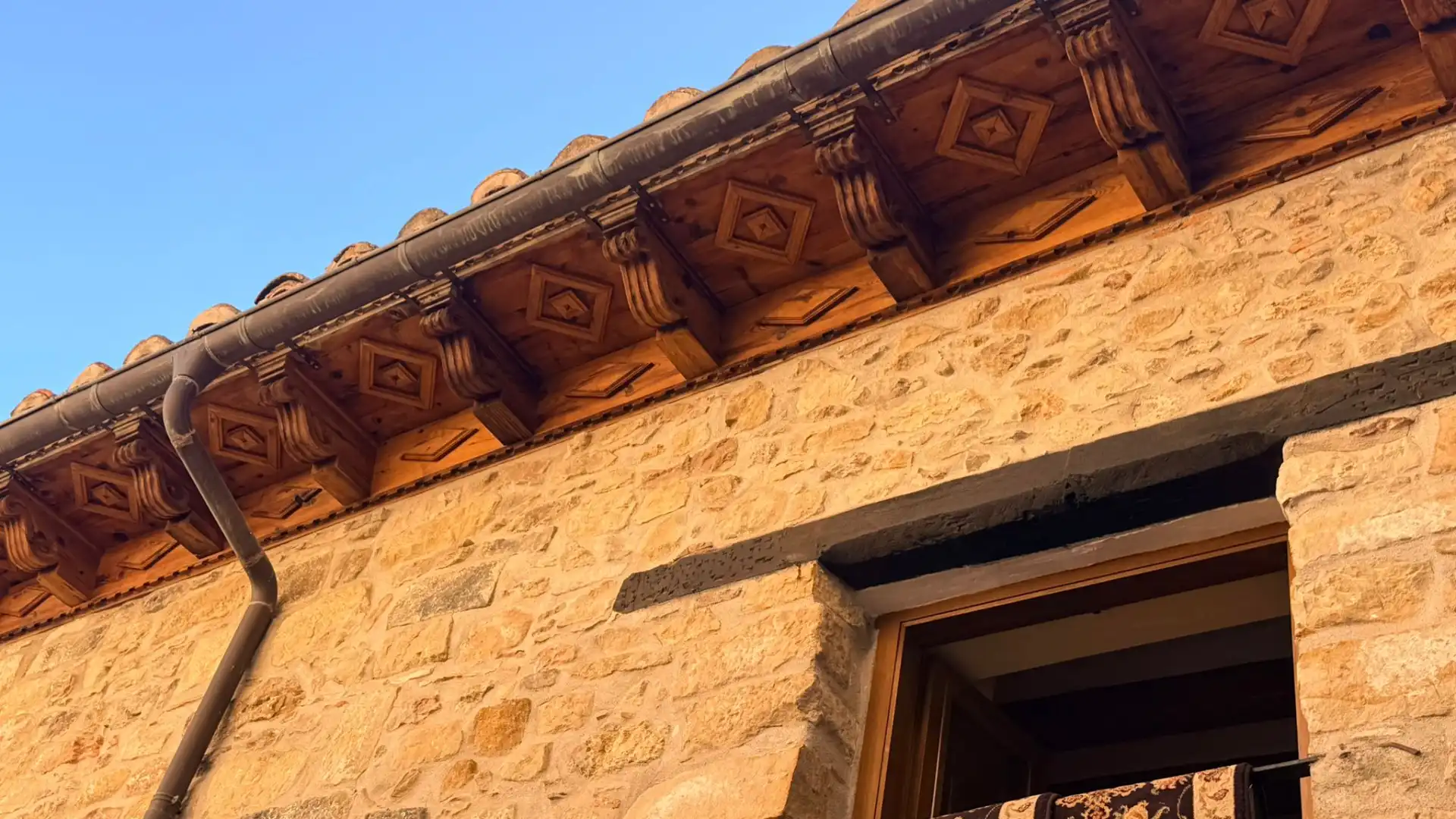 Vista exterior de Casa o xalet en venda en Puertomingalvo amb Calefacció, Traster i Balcó