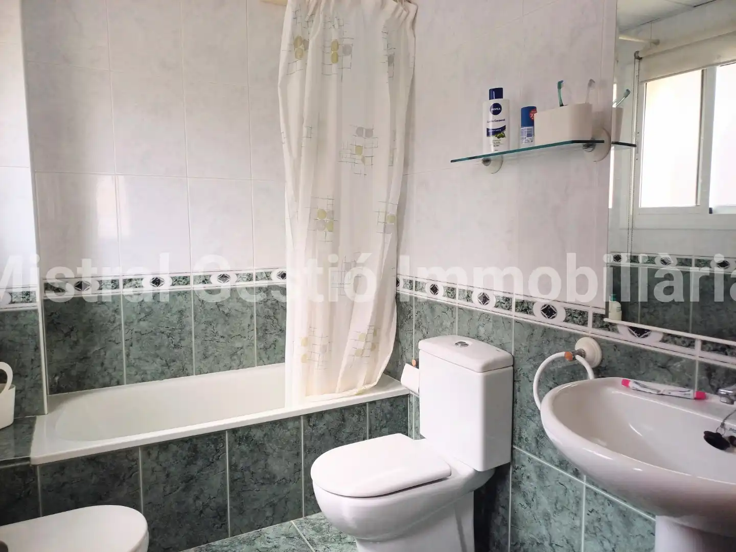 Baño de Piso de alquiler en Calafell con Aire acondicionado, Terraza y Amueblado