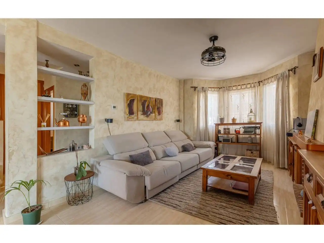 Living room of Detached homes for sale in La Pobla de Vallbona  with Air Conditioner, Heating and Private garden