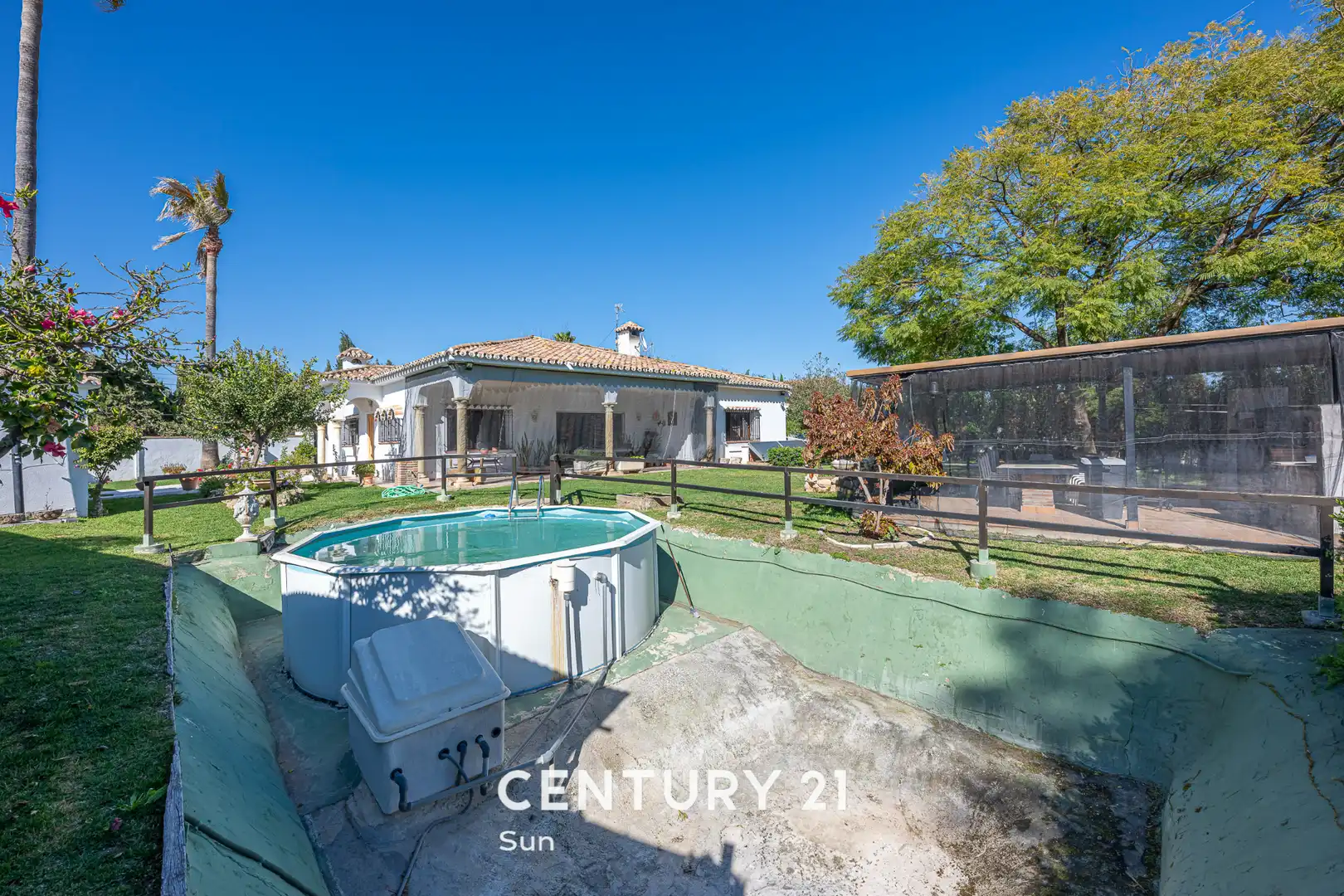 Außenansicht von Country house zum Verkauf in Marbella mit Privatgarten und Balkon