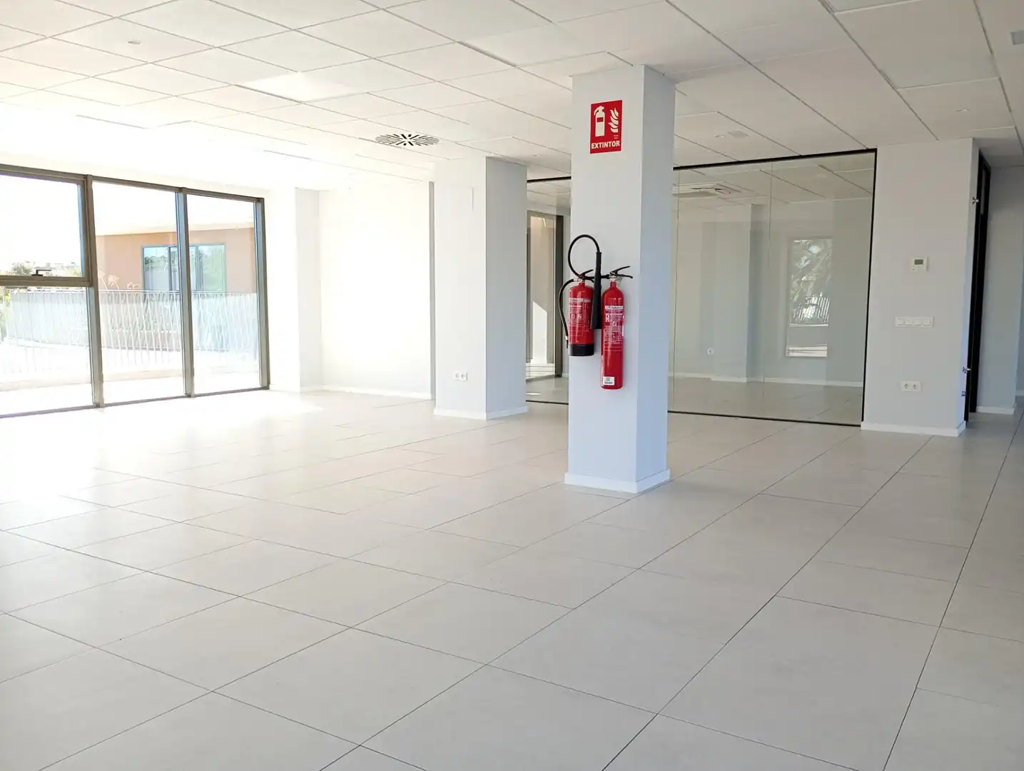 Büro zur Miete in Jerez de la Frontera mit Klimaanlage und Terrasse