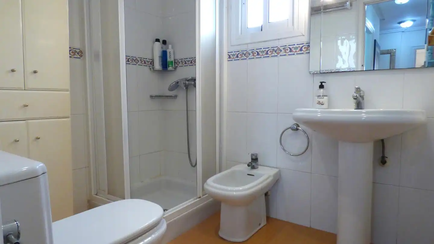 Bathroom of Flat for sale in Benidorm  with Air Conditioner, Furnished and Community pool