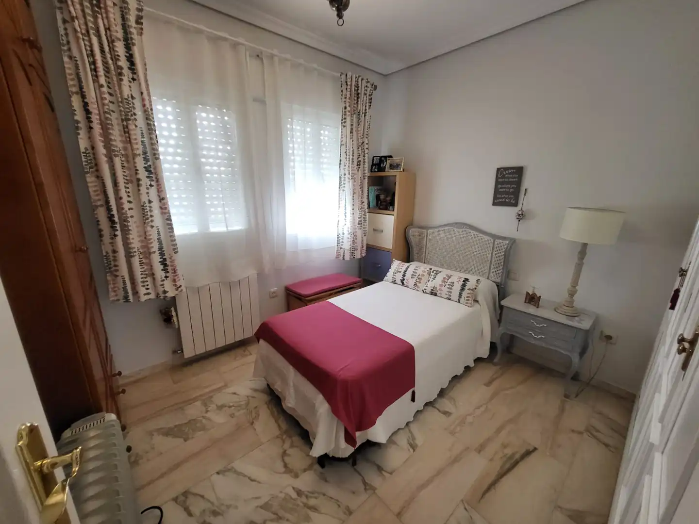 Dormitori de Casa o xalet en venda en Badajoz amb Aire condicionat, Calefacció i Jardí privat