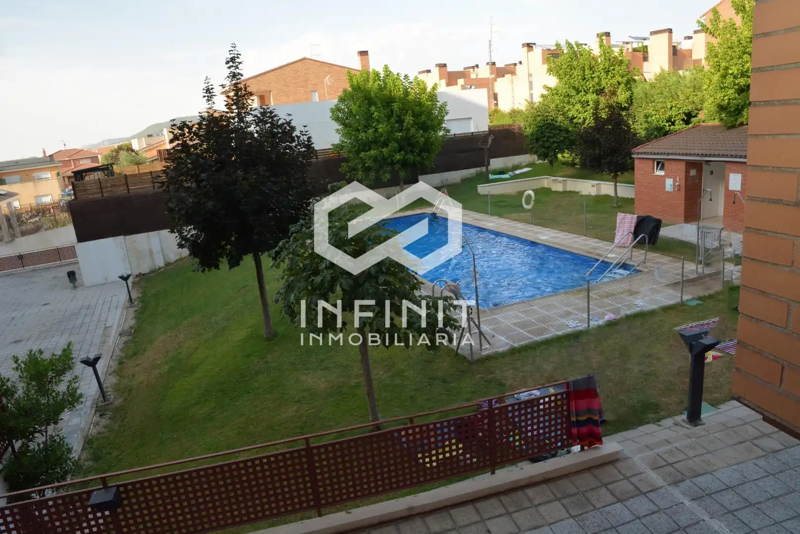 Piscina de Piso en venta en Guadalajara con Calefacción, Terraza y Trastero