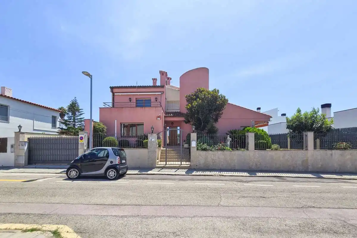 Vista exterior de Casa o xalet en venda en Roses amb Jardí privat