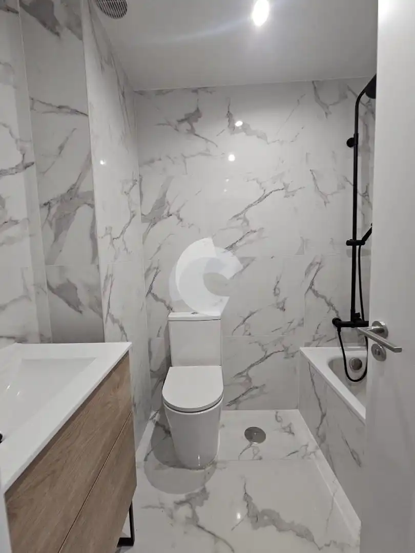 Bathroom of Flat for sale in Vigo   with Heating and Balcony