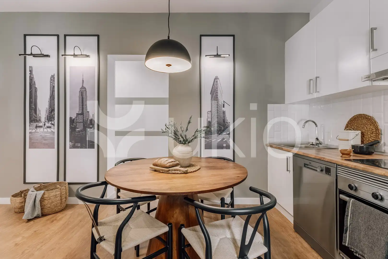 Cuina de Apartament de lloguer en Madrid amb Aire condicionat, Calefacció i Moblat