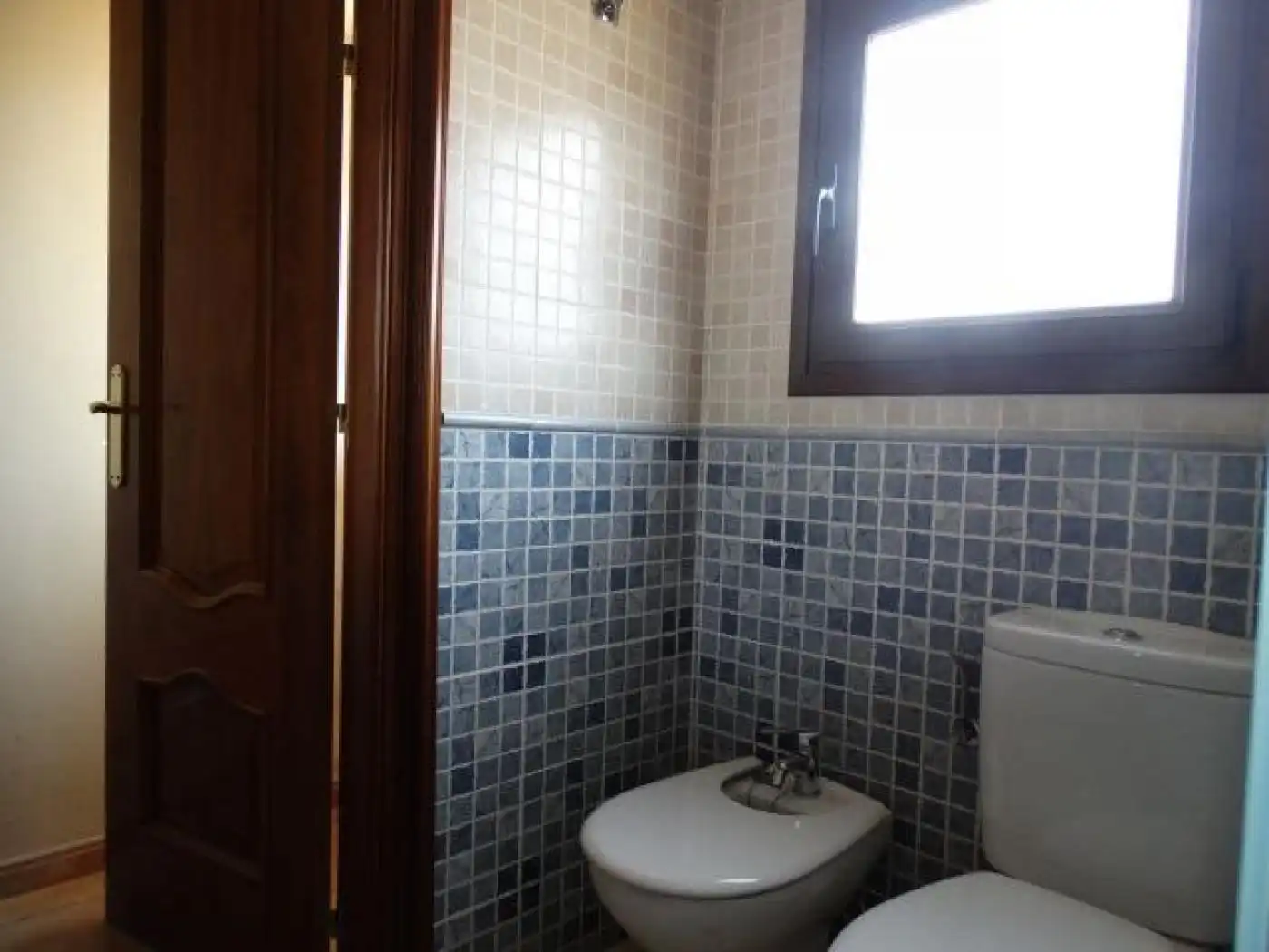 Bany de Casa o xalet en venda en Villanueva del Rosario amb Aire condicionat, Terrassa i Moblat