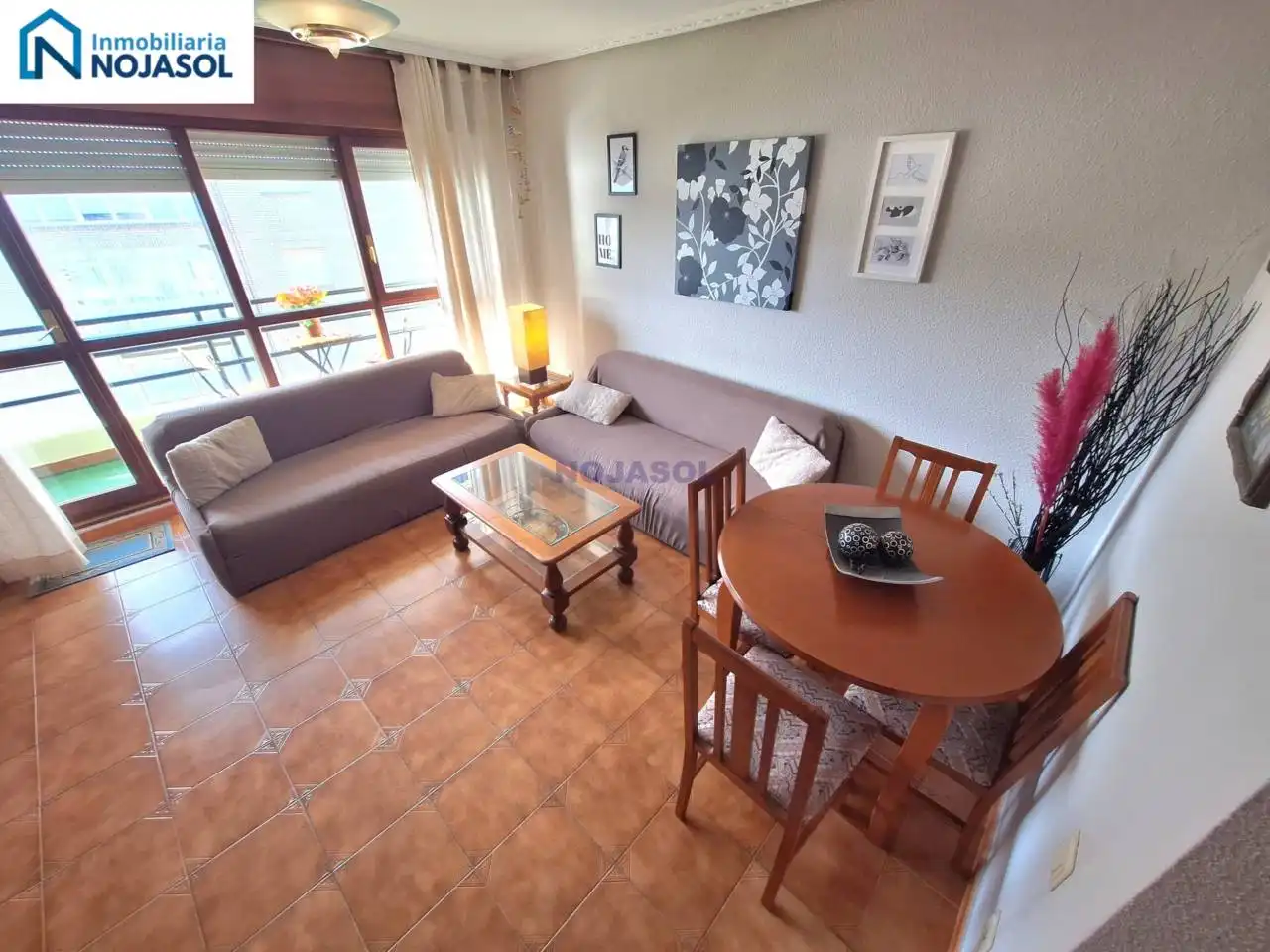 Sala d'estar de Dúplex de lloguer en Noja amb Calefacció, Terrassa i Moblat