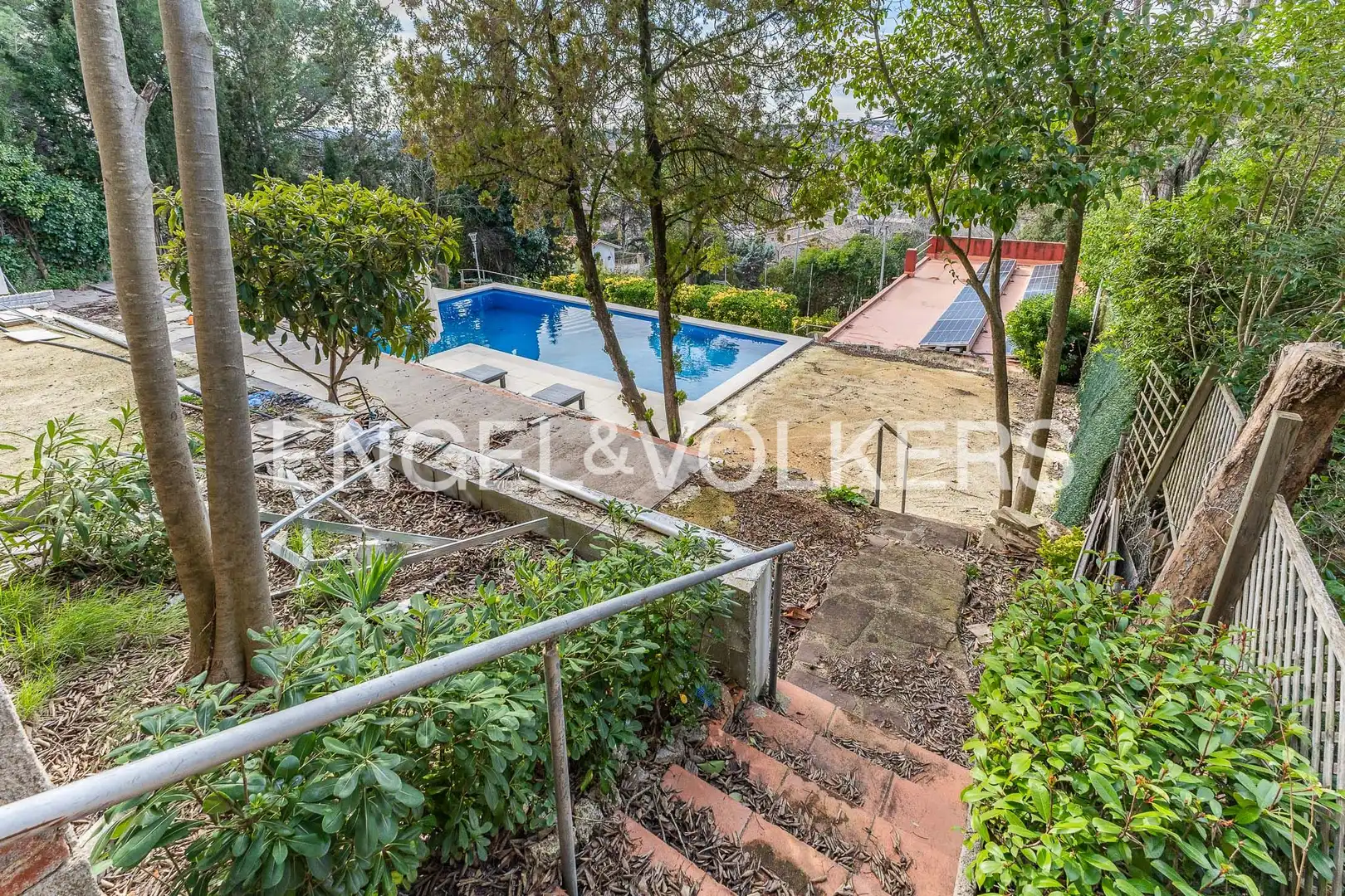 Vista exterior de Finca rústica en venda en Palau-solità i Plegamans amb Aire condicionat, Calefacció i Jardí privat