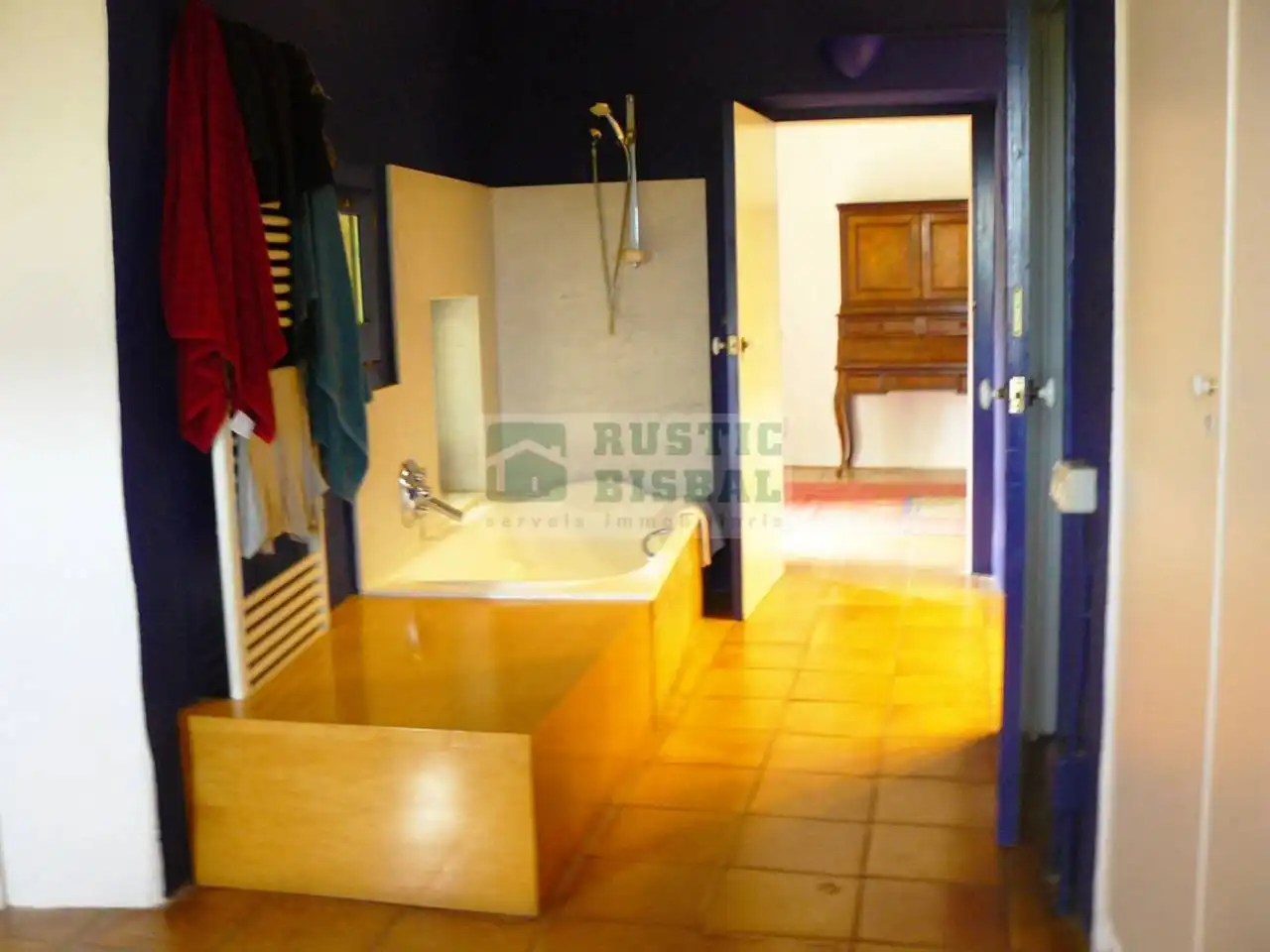 Baño de Finca rústica de alquiler en Madremanya con Calefacción, Jardín privado y Terraza