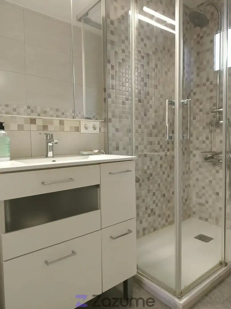 Bathroom of Flat for rent in Camas  with Terrace, Oven and Washing machine