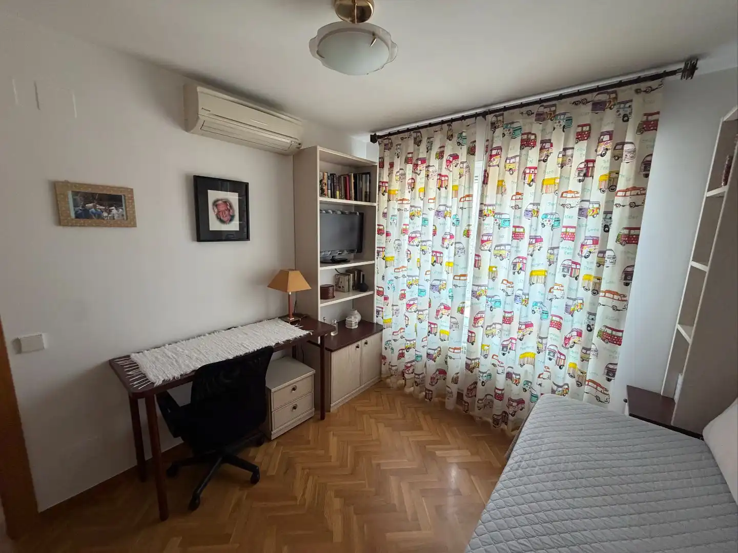 Dormitori de Casa o xalet en venda en Montserrat - Parque Empresarial