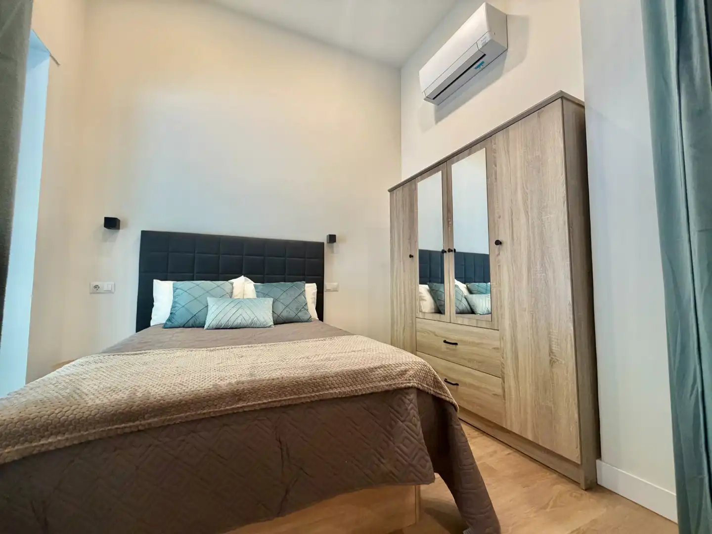 Schlafzimmer von Geschaftsraum zum Verkauf in Madrid mit Klimaanlage, Heizung und Möbliert