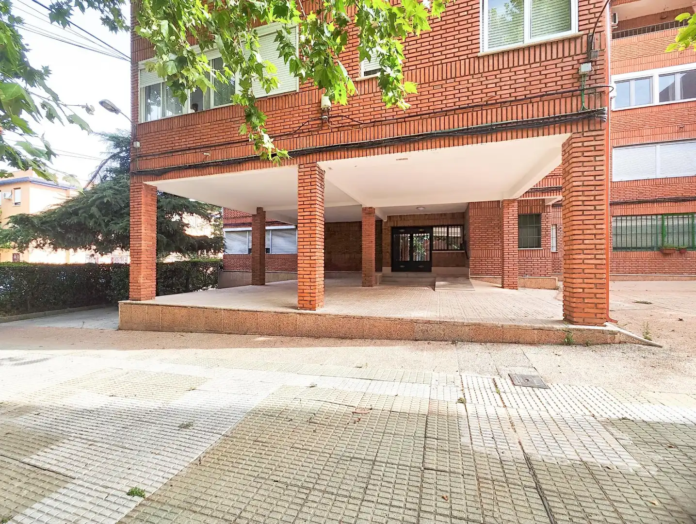 Vista exterior de Pis en venda en Puertollano amb Jardí privat, Parquet i Moblat