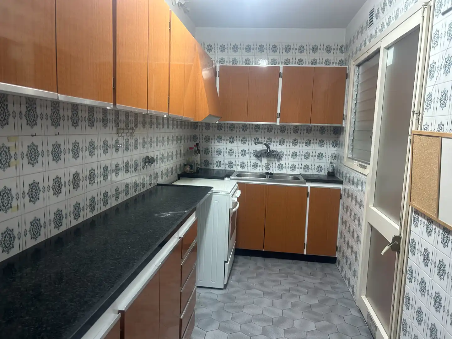 Cuina de Pis en venda en Manresa amb Calefacció, Terrassa i Forn