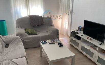 Living room of Flat for sale in Navalmoral de la Mata  with Air Conditioner, Terrace and Furnished