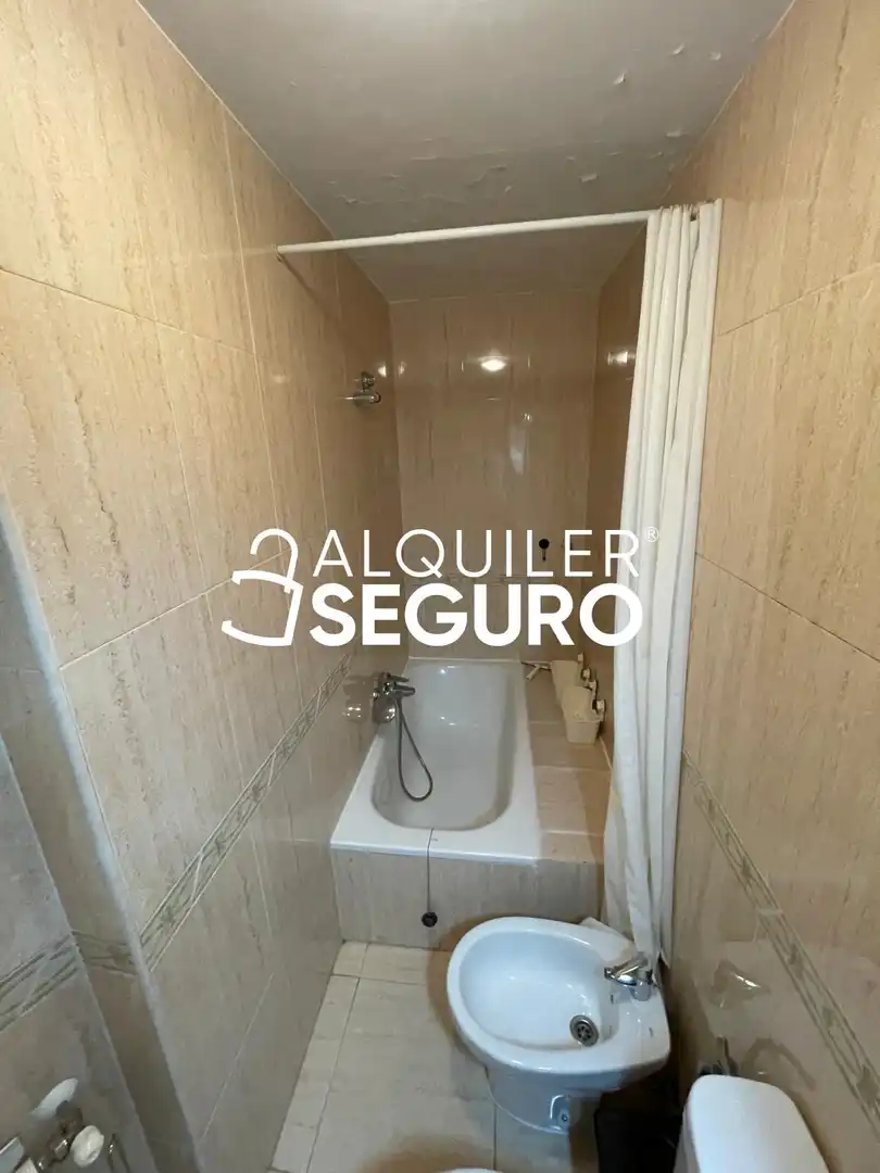 Baño de Piso de alquiler en Latina