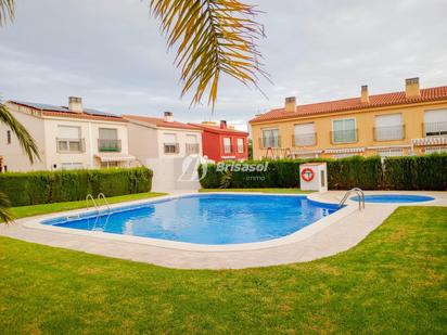 Piscina de Casa adosada en venda en Mont-roig del Camp amb Aire condicionat, Calefacció i Jardí privat