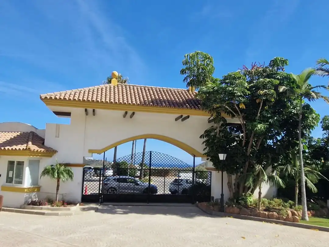 Vista exterior de Piso de alquiler en Mijas con Aire acondicionado y Terraza