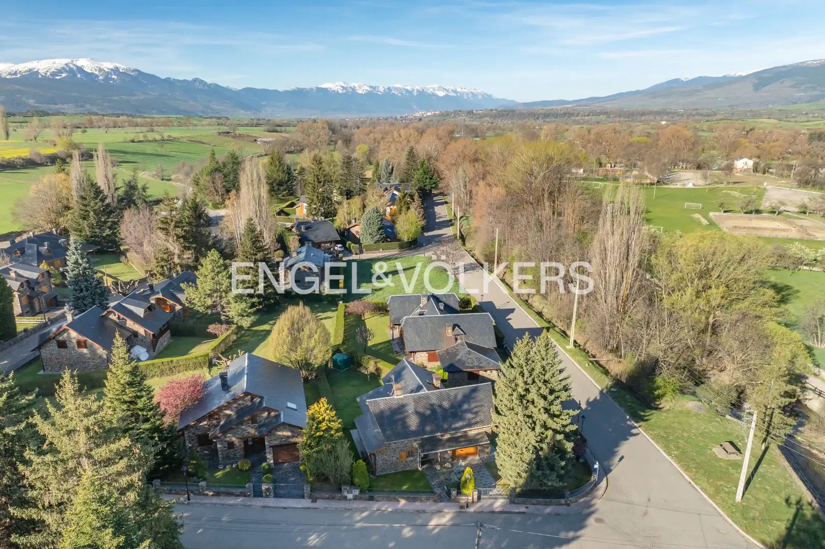 Vista exterior de Casa o chalet en venta en Llívia con Calefacción, Jardín privado y Parquet