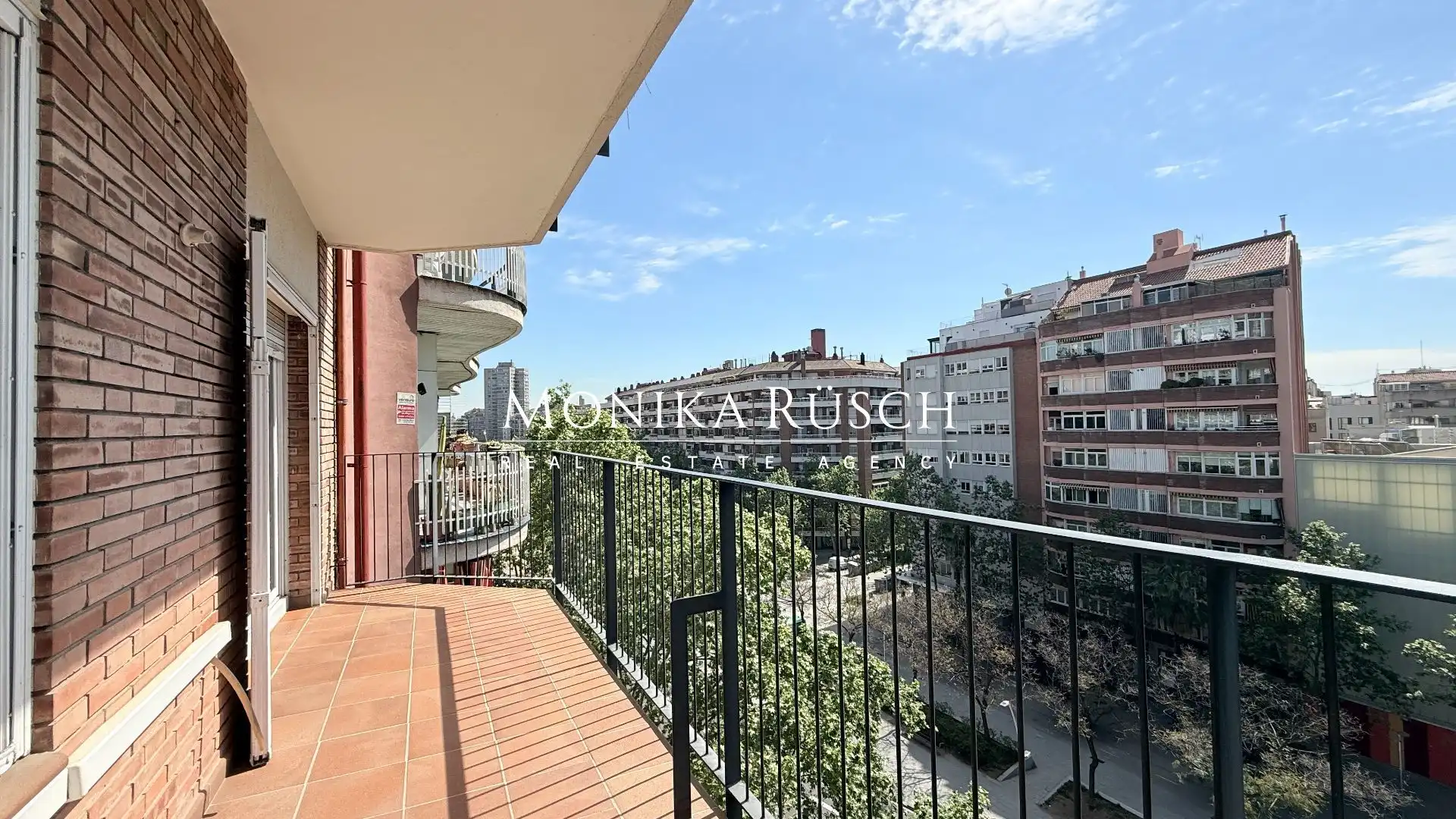 Außenansicht von Wohnung zum Verkauf in Barcelona mit Klimaanlage, Heizung und Terrasse
