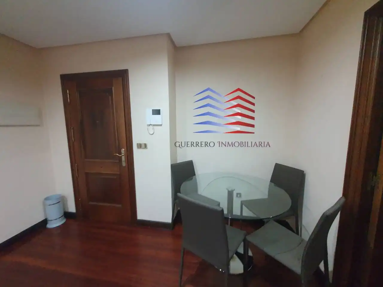 Apartamento de alquiler en Ourense Capital  con Calefacción, Parquet y Amueblado