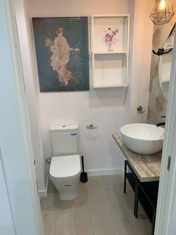 Bathroom of Flat for rent in Granada  with Air Conditioner, Parquet flooring and Furnished