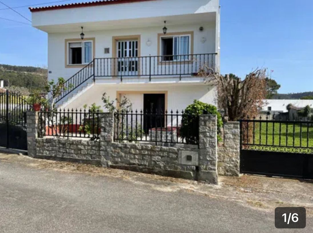 Vista exterior de Casa o xalet en venda en Ribeira amb Jardí privat, Traster i Moblat