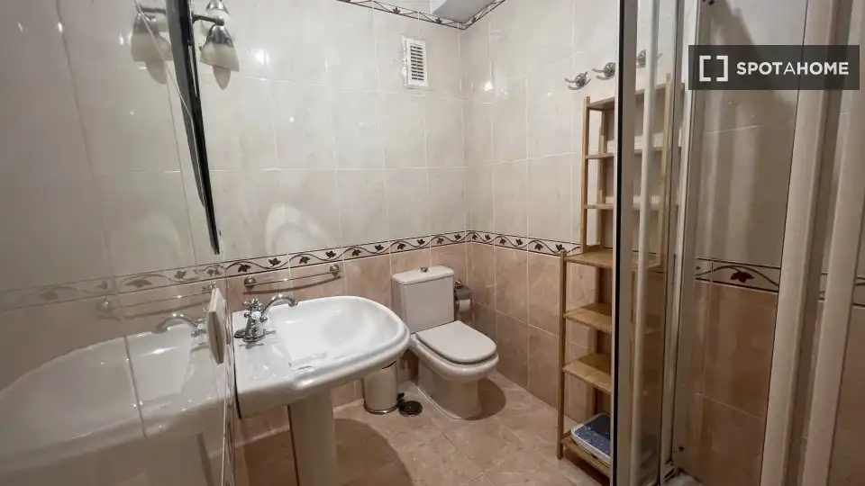 Room in La Calzada - La Florida
