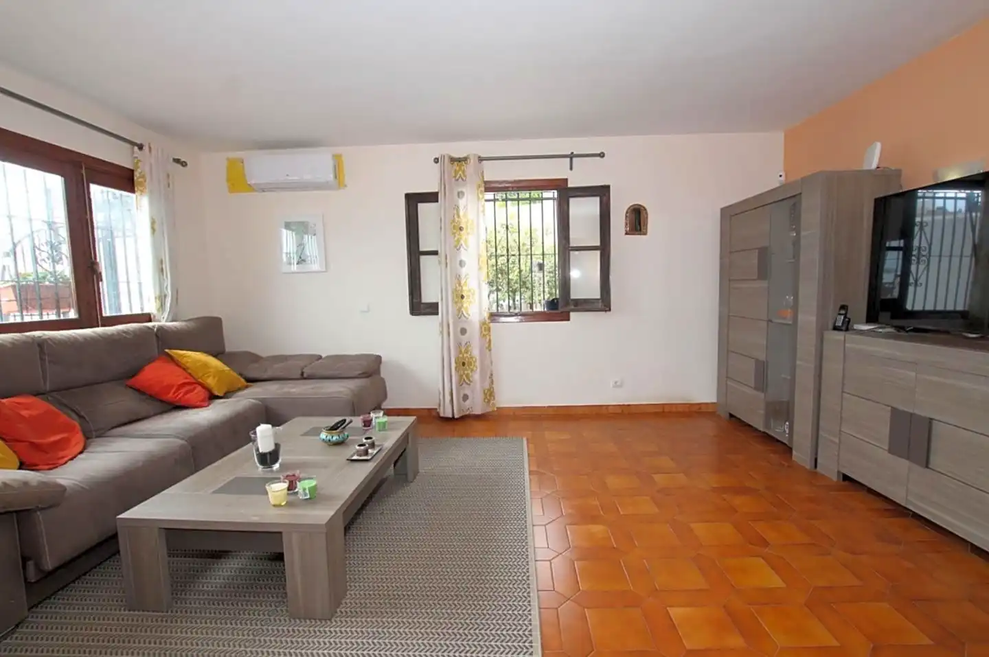 Sala de estar de Casa o chalet en venta en Benalmádena con Aire acondicionado, Jardín privado y Terraza