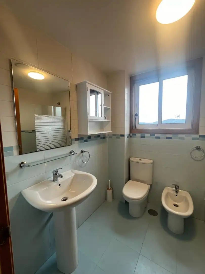 Baño de Ático de alquiler en Arteixo con Calefacción, Terraza y Trastero
