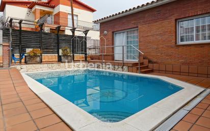 Piscina de Casa o xalet en venda en Premià de Mar amb Aire condicionat, Calefacció i Piscina