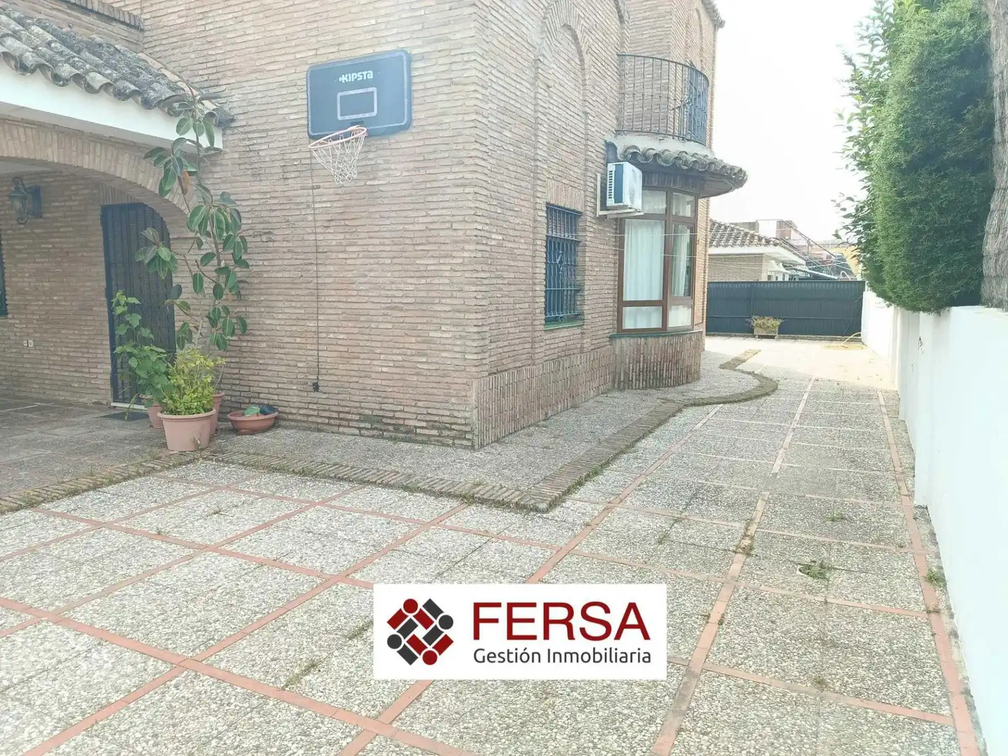 Vista exterior de Casa o xalet en venda en El Puerto de Santa María amb Jardí privat, Terrassa i Traster