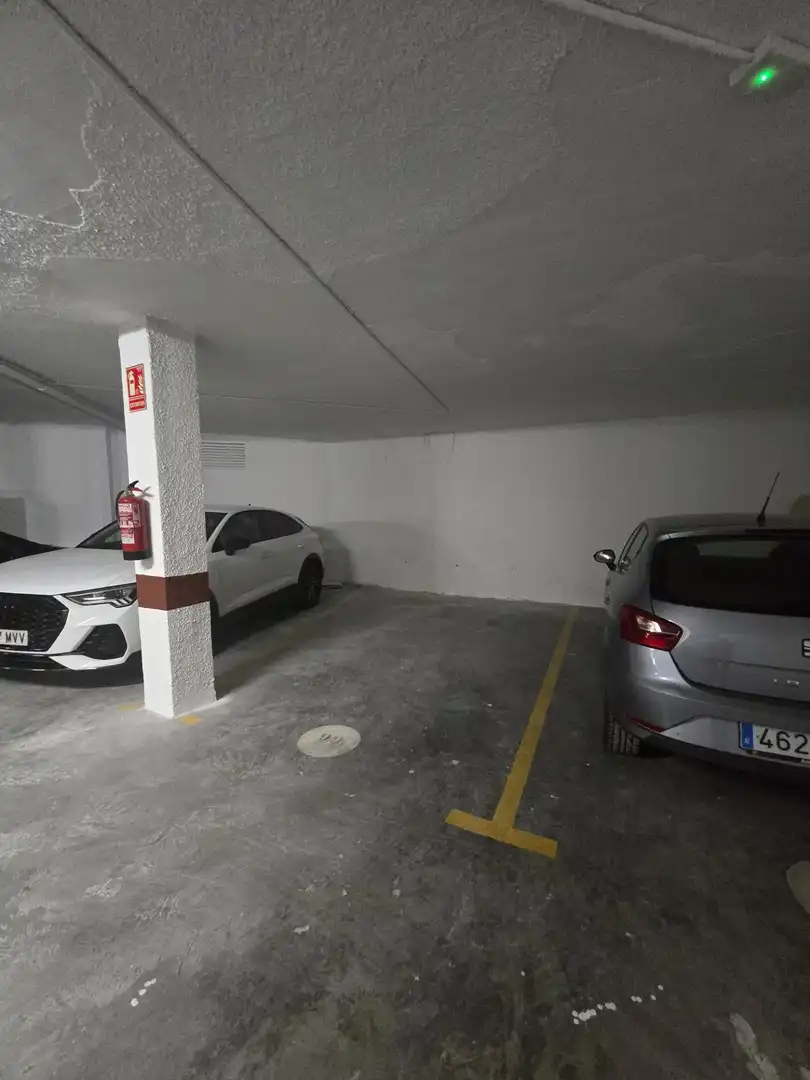 Parking de Apartamento en venta en Benidorm con Amueblado y Piscina comunitaria