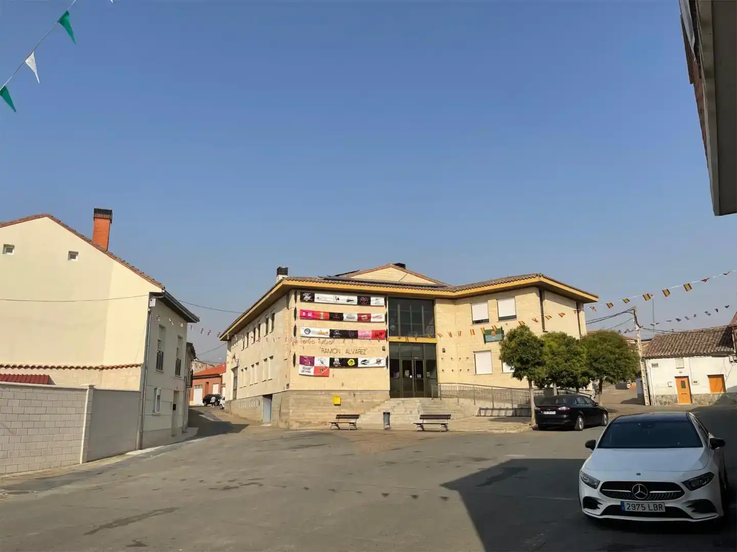 Vista exterior de Casa adosada en venta en Coreses