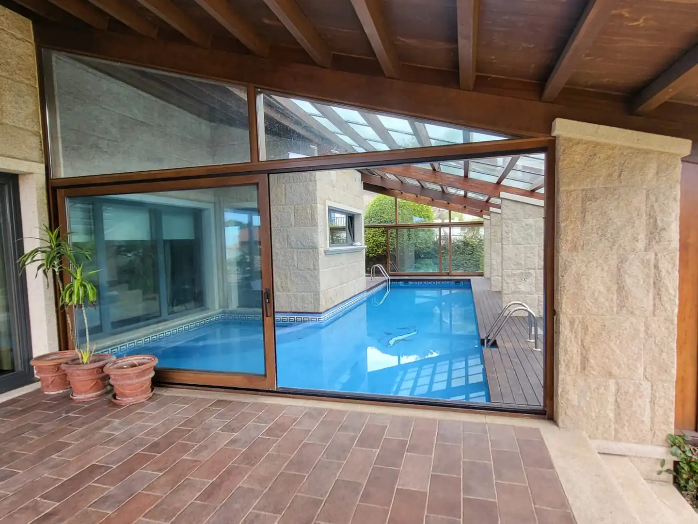 Piscina de Casa o xalet en venda en Nigrán amb Aire condicionat, Calefacció i Jardí privat