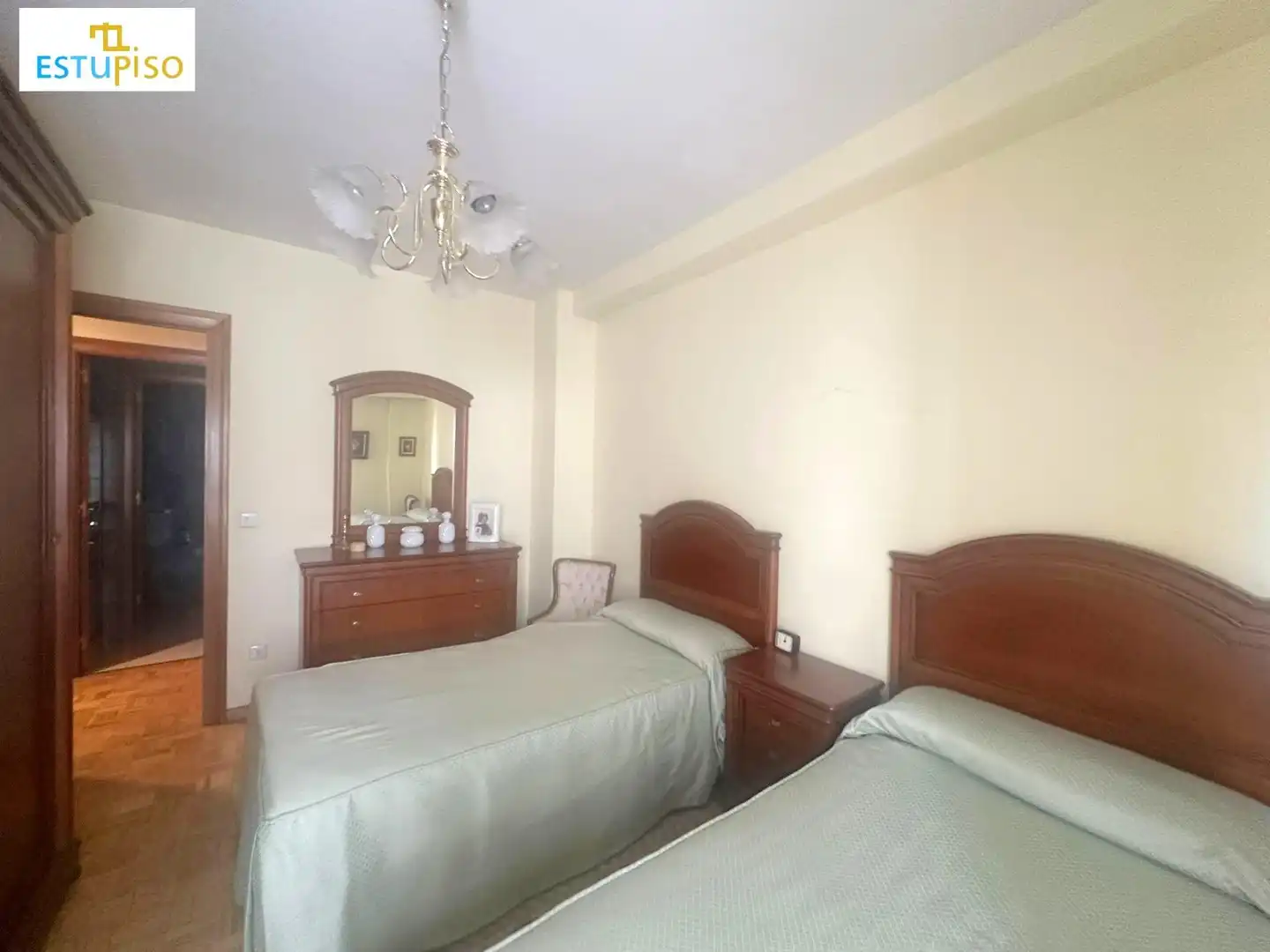 Habitación de Piso en venta en León Capital  con Calefacción, Terraza y Amueblado