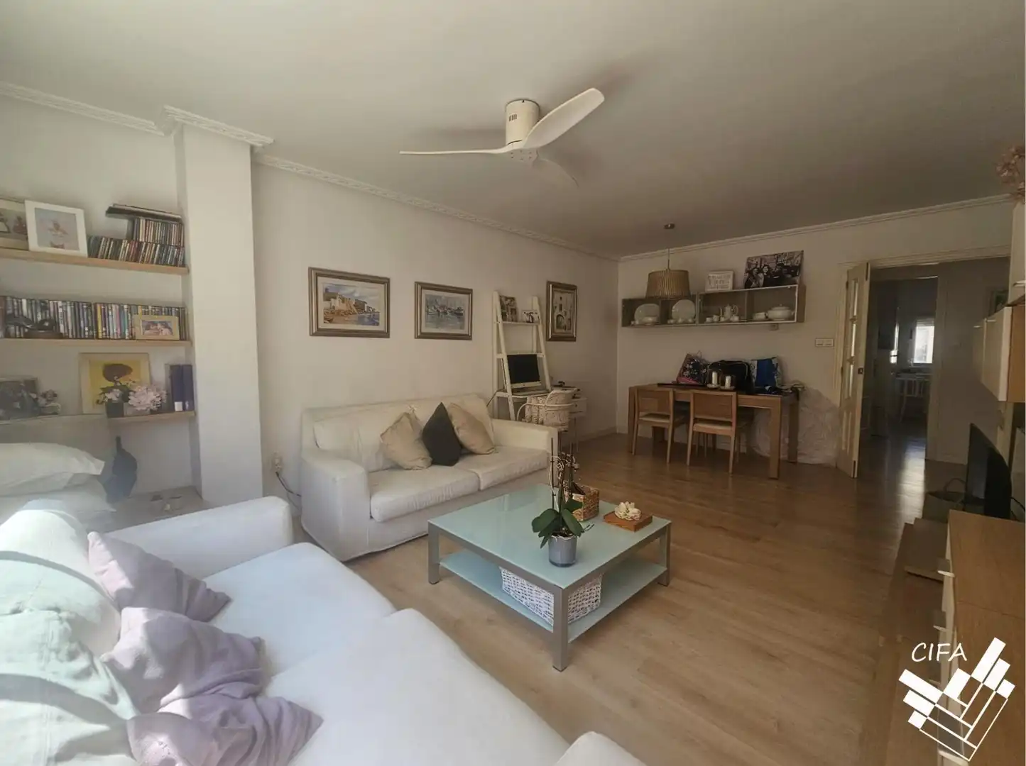 Sala d'estar de Pis en venda en Vinaròs amb Parquet, Moblat i Balcó
