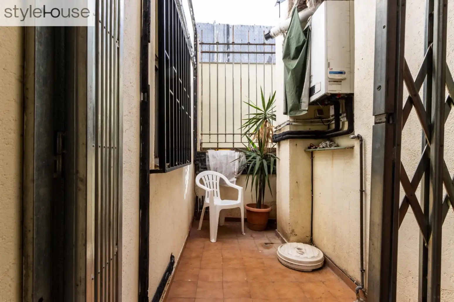 Balcony of Houses for sale in Terrassa  with Parquet flooring, Terrace and Storage room