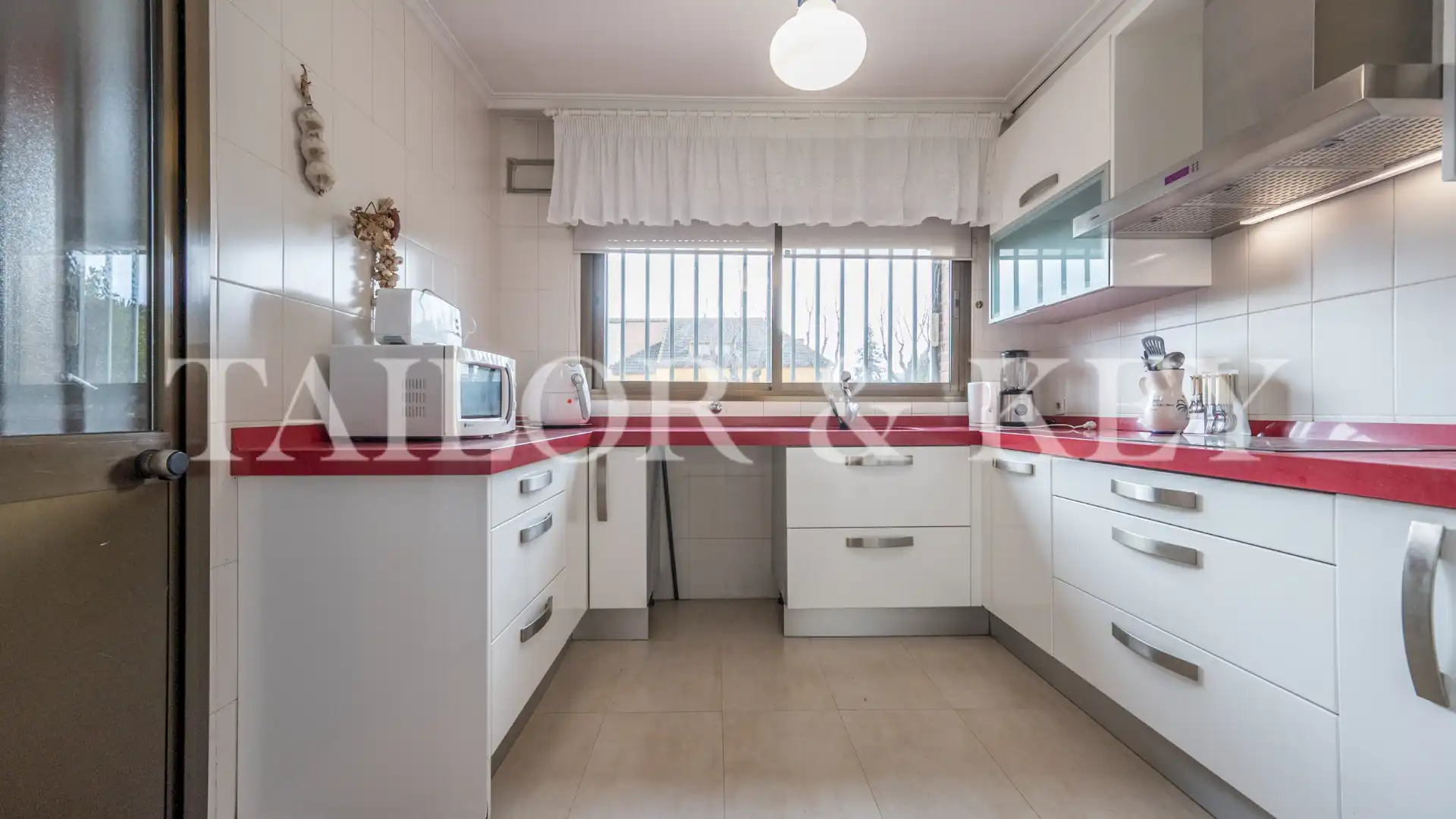 Cocina de Casa o chalet en venta en Pozuelo de Alarcón con Jardín privado, Terraza y Trastero